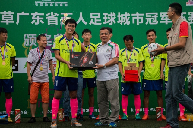 东部第二当家中锋恢复受阻 预计缺席赛季初段