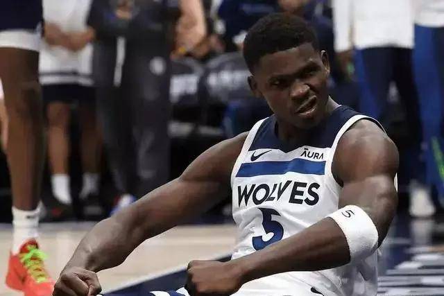 易建联9号球衣正式退役 阿联哽咽感谢所有球迷