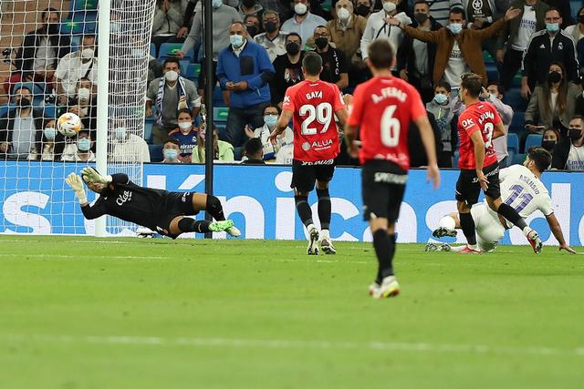 篮网大胜公牛3连胜 骑士险胜送76人3连败