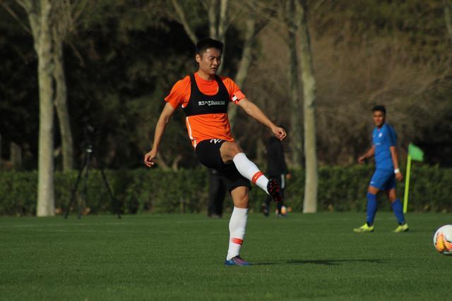 马尚30分亚当斯50+11+6 广东9连胜送福建6连败